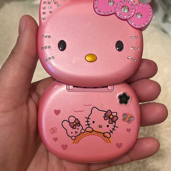 Hello Kitty Flip Phone - PINK 💖 - Picture 7 of 8
